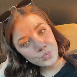 Meet your Posher, Ella